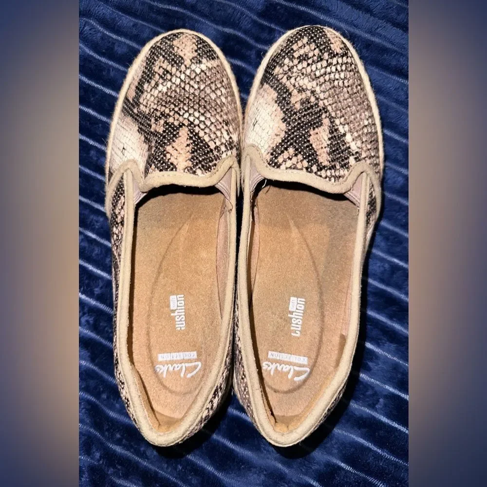 Clarks Azella Theoni Snake Print Slip On Espadrille Loafers size 6.5 comfort